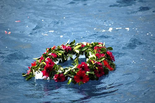 Ceneri sulla terra o sull'acqua e mare